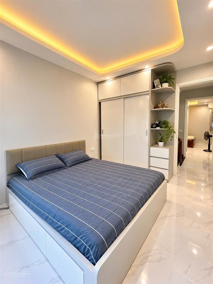 Chính chủ cần bán nhà 5 tầng đẹp nguyễn trãi, view royal, 40m2, đầy đủ nội thất, 2 thoáng gần phố
