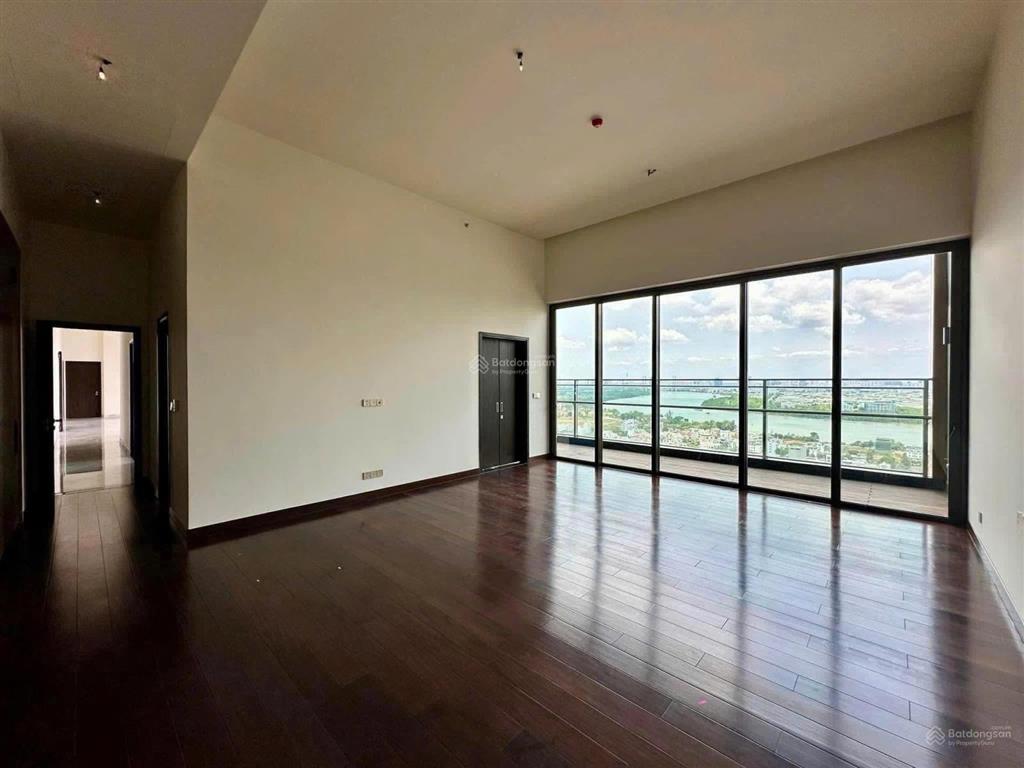 Bán căn hộ 4 phòng ngủ 325m2 lầu siêu cao view quận 1 giá 62 tỷ,  0904 678 *** hoàng phú