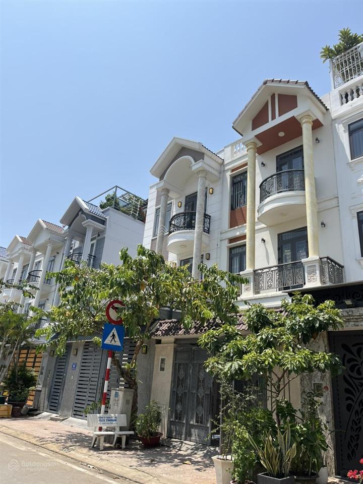 Chính chủ bán nhà khu đồng bộ kdc centana đường trường lưu p long trường tp thủ đức.