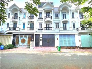 Chủ cần bán nhanh căn nhà hoàn thiện nằm trong kdc centana điền phúc thành q9