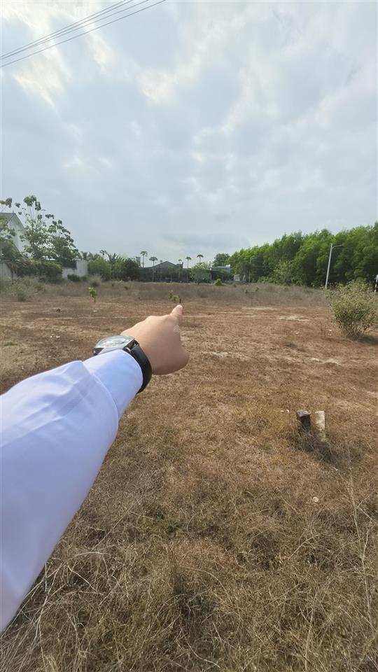 Bán đất đất đỏ gần biển phước hải long hải 10km, mặt tiền nguyễn văn hưng 303m2 giá 1,35 tỷ