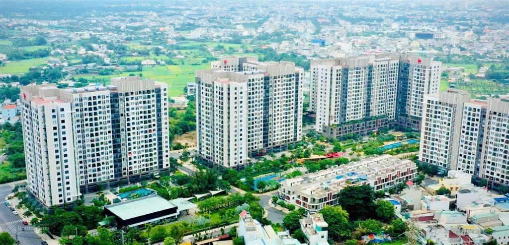 Bán căn 3pn2wc toà c4 giá 4tỷ050 sẵn nội thất