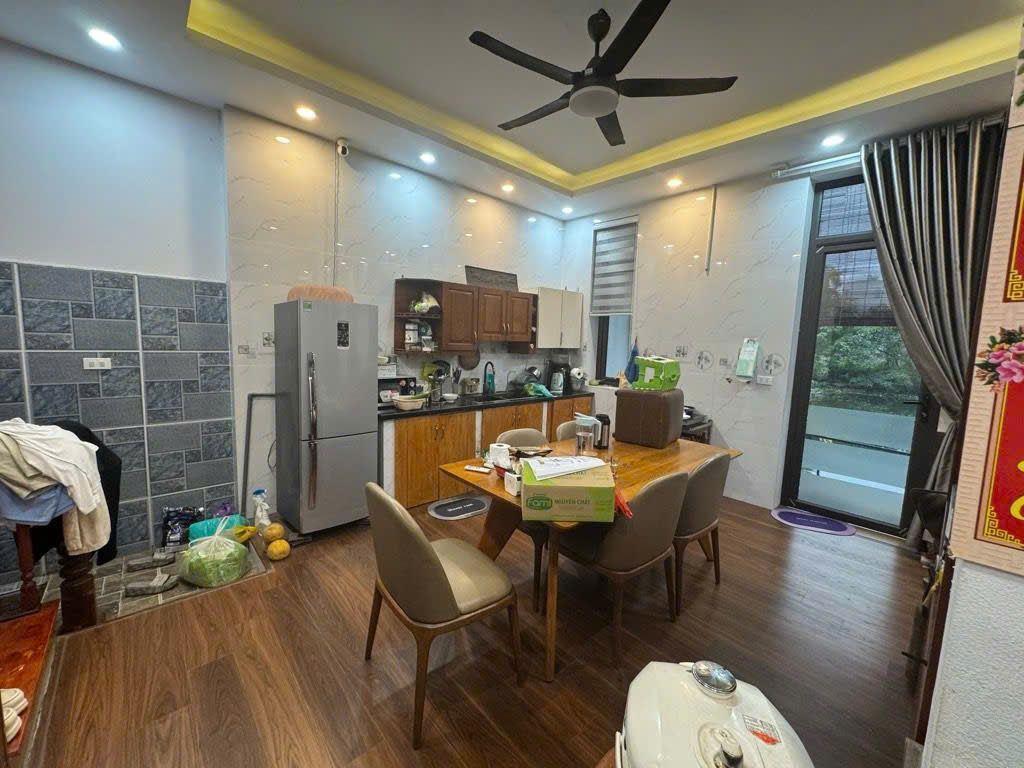 Bán Mặt Phố Nguyễn Ngọc Nại 180m2 x Mặt tiền 8m