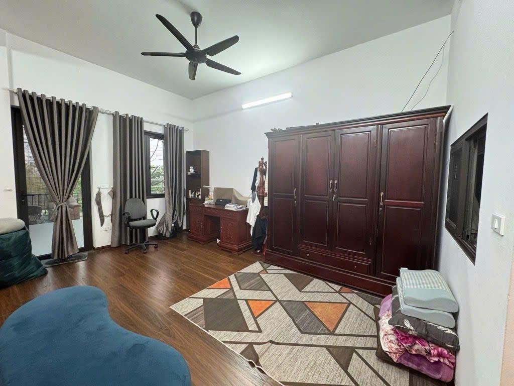 Bán Mặt Phố Nguyễn Ngọc Nại 180m2 x Mặt tiền 8m