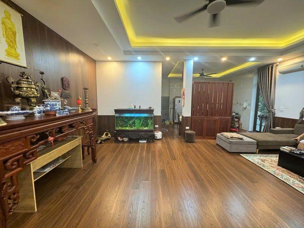 Bán Mặt Phố Nguyễn Ngọc Nại 180m2 x Mặt tiền 8m