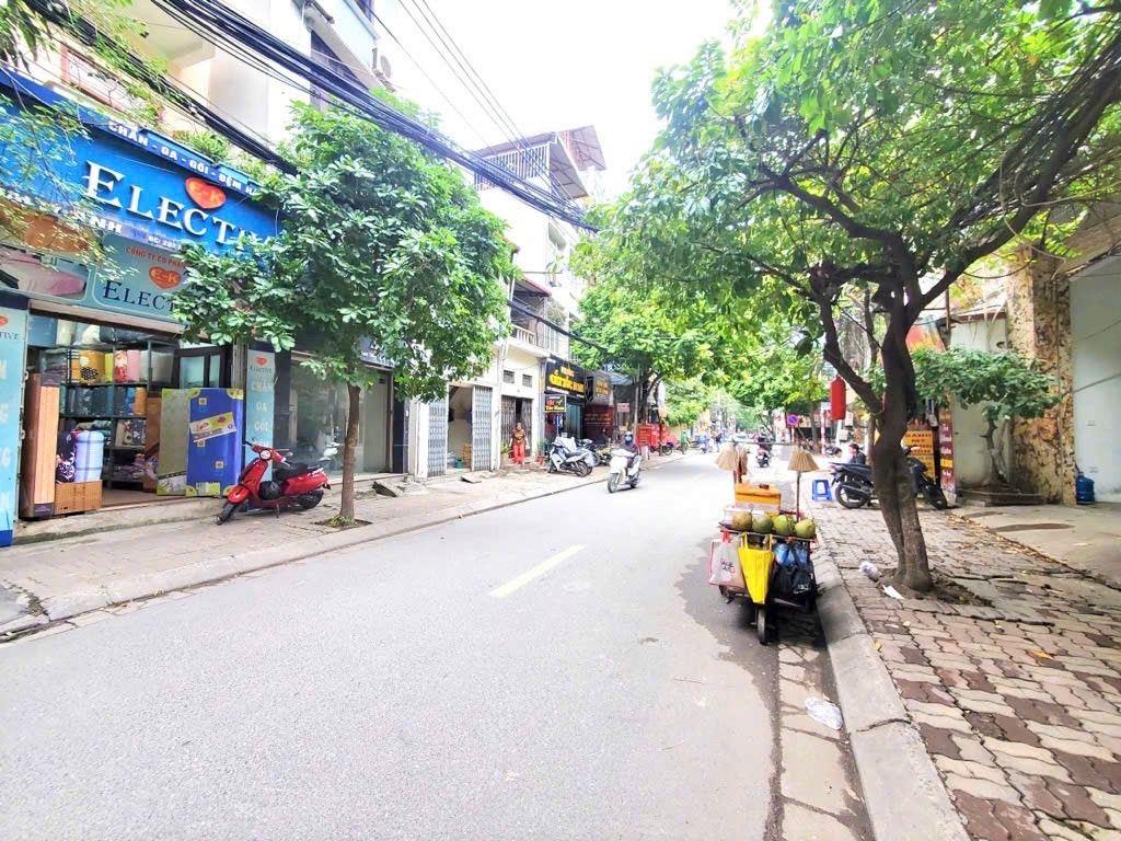 Bán Mặt Phố Nguyễn Ngọc Nại 180m2 x Mặt tiền 8m