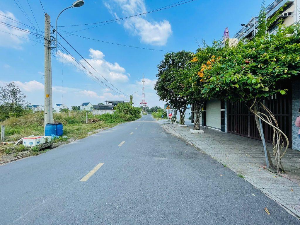 chính chủ bán đất quốc lộ 22 thông Liêu Bình Hương sổ hồng vay 3 bên kế vinhomes hóc môn 