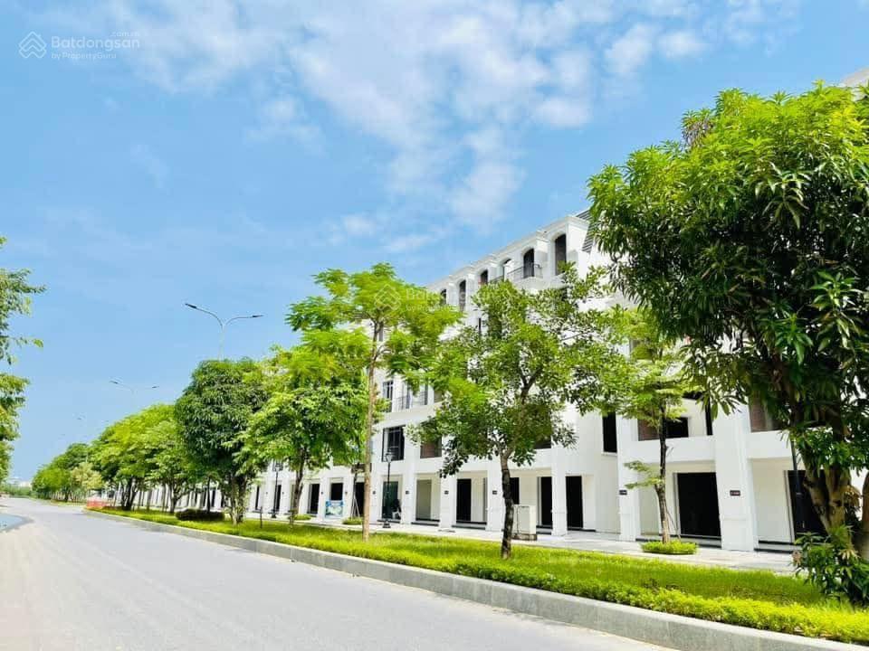 Cần bán lk 19 phân khu anh quốc, dt 100m2, mặt đường 33m, kinh doanh đỉnh, cạnh hồ, giá 19,2tỷ