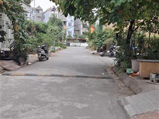 Cần bán đất dịch vụ trũng lai xá, dt 68m2, mặt tiền 5,1m, vị trí đẹp, đường trước và sau