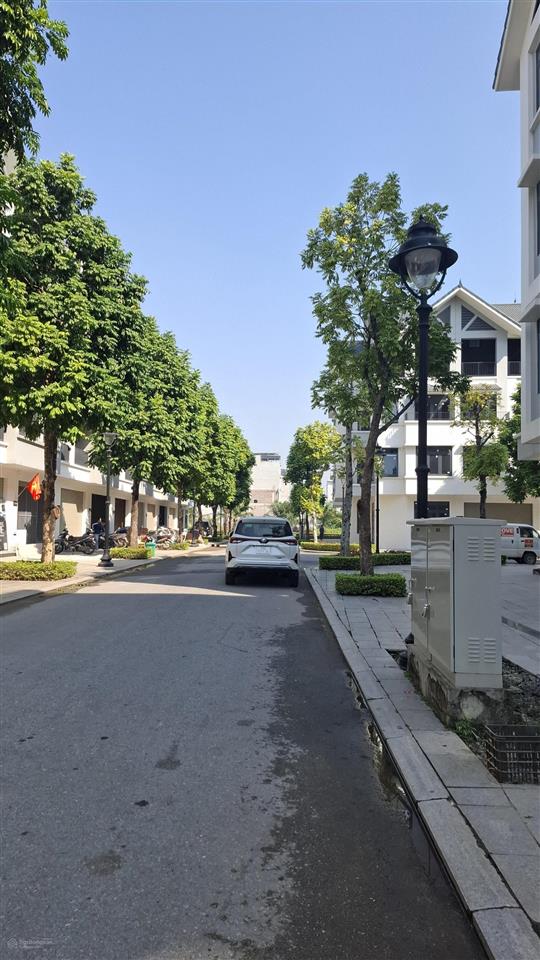 Cần bán lk hinode, phân khu đông dương, đường 30m dt 100m², gần hồ, giá 16,5 tỷ