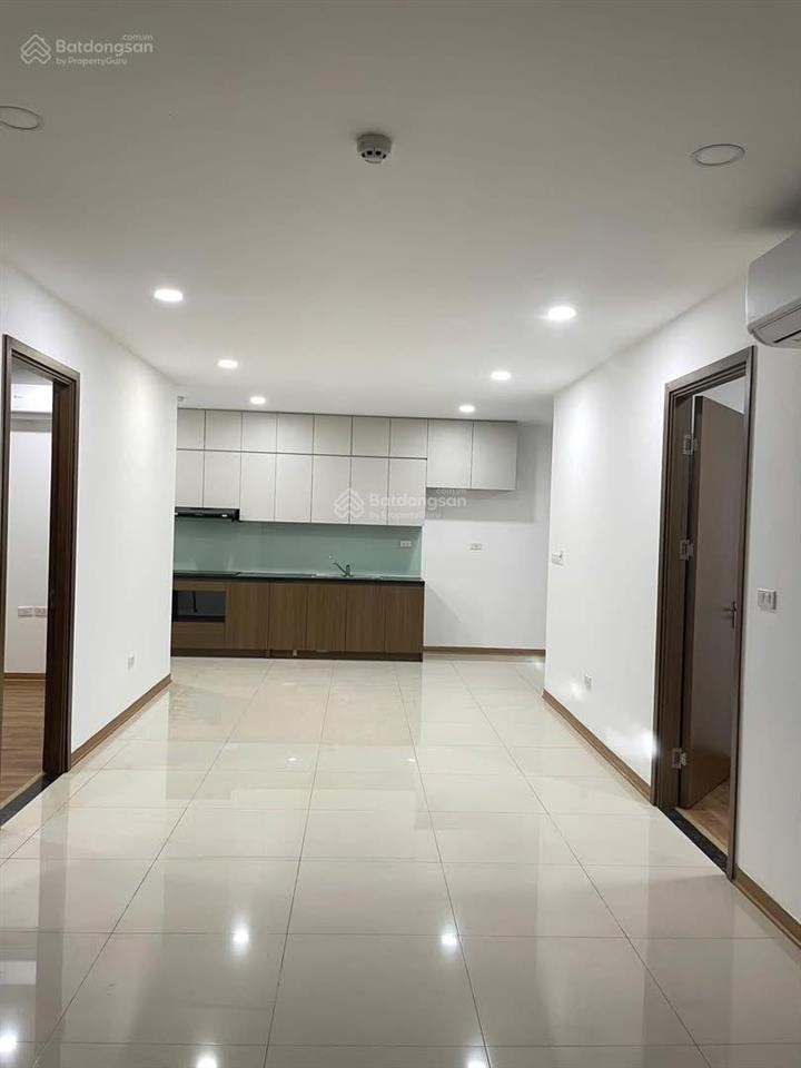 Chính chủ cho thuê căn hộ 3 ngủ đồ cơ bản
