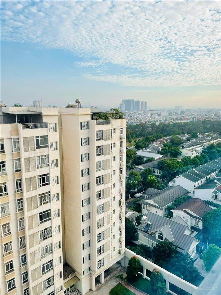 Bán gấp bán căn hộ sky garden 3, tầng cao  56m2  2pn  4.15 tỷ  sổ hồng sẵn