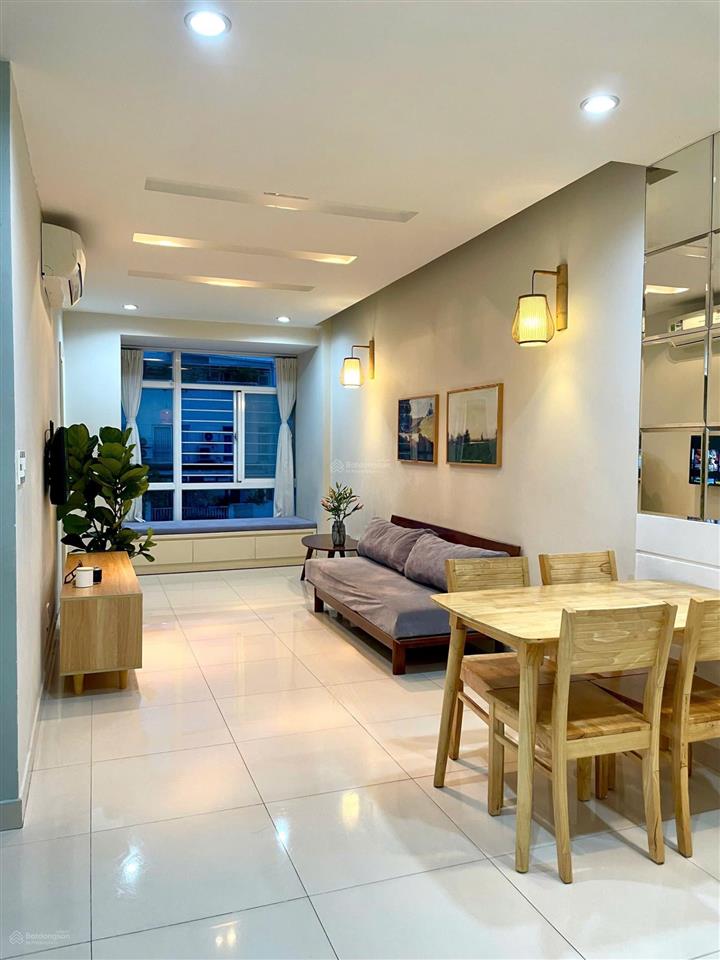 Bán gấp bán căn hộ sky garden 3, tầng cao  56m2  2pn  4.15 tỷ  sổ hồng sẵn