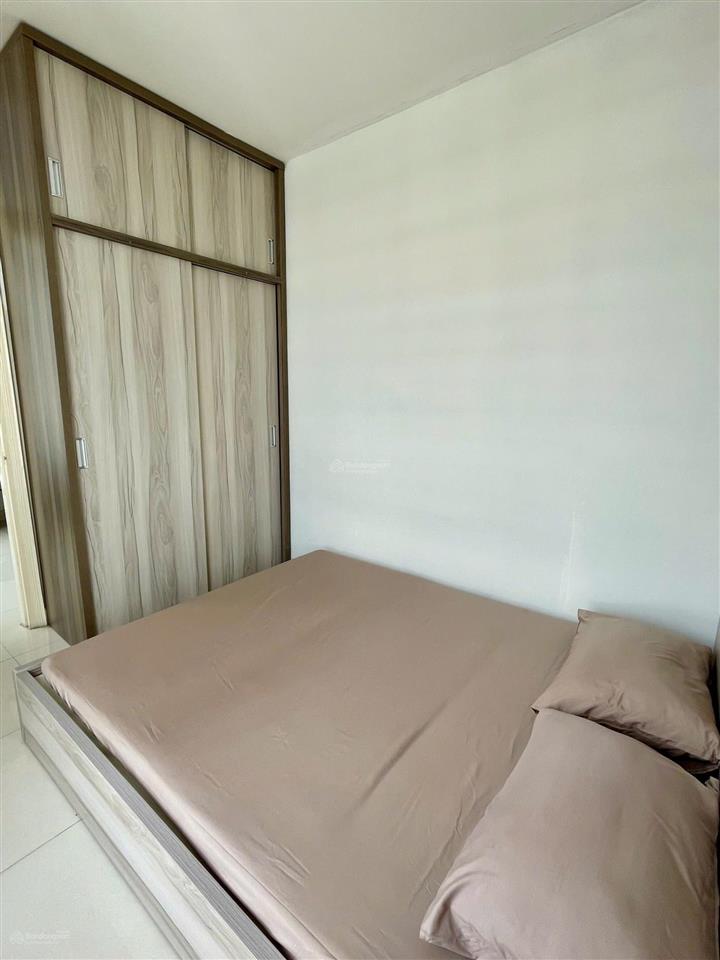 Bán gấp bán căn hộ sky garden 3, tầng cao  56m2  2pn  4.15 tỷ  sổ hồng sẵn