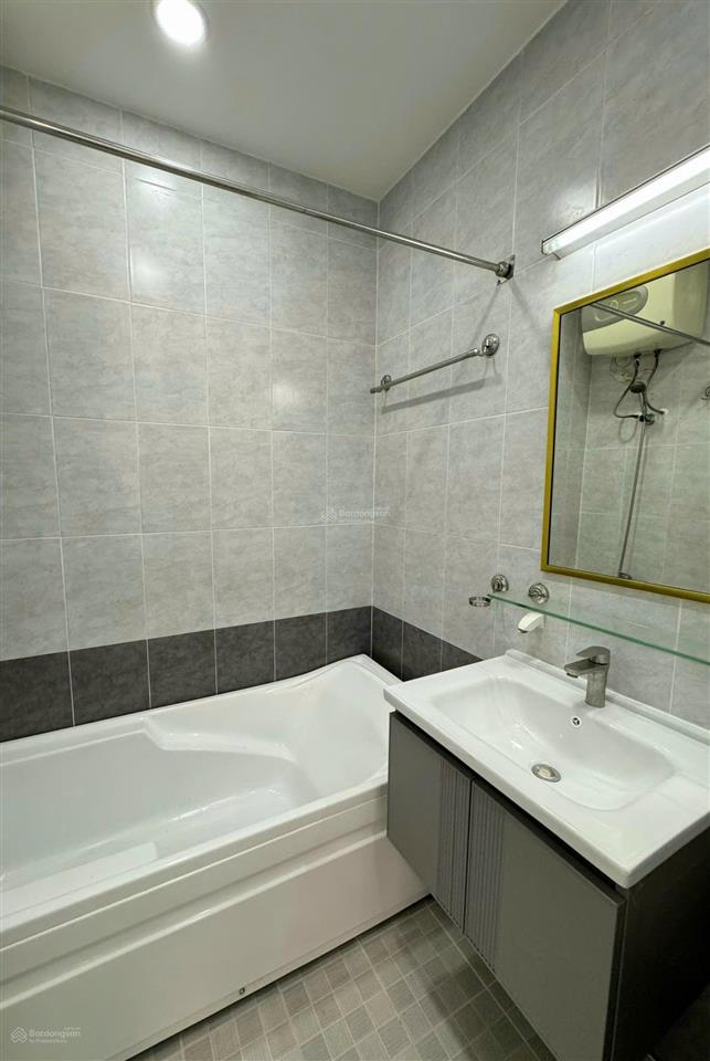 Bán cc sky garden 3, 5,8 tỷ, 70m2, 2pn, 2wc, giá tốt, có sẵn hđt