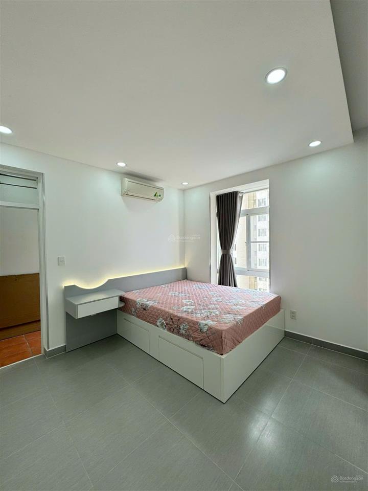 Bán cc sky garden 3, 5,8 tỷ, 70m2, 2pn, 2wc, giá tốt, có sẵn hđt