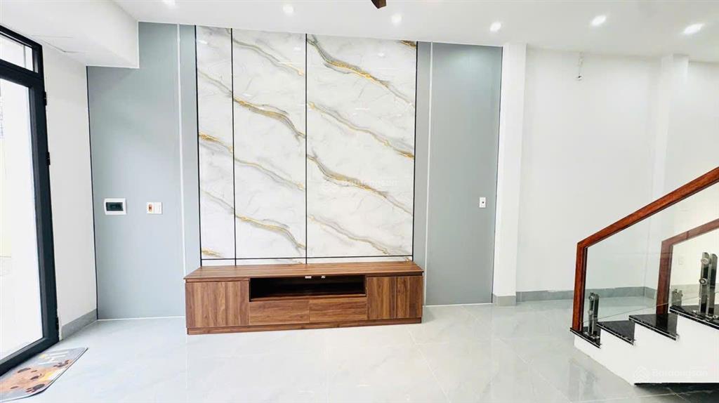 Sốc chỉ 3 tỷ 180 triệu nhà 4 tầng 42,5m2 ngõ thông 5m cam lộ, hùng vương