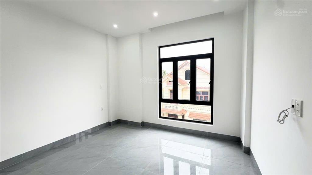 Sốc chỉ 3 tỷ 180 triệu nhà 4 tầng 42,5m2 ngõ thông 5m cam lộ, hùng vương