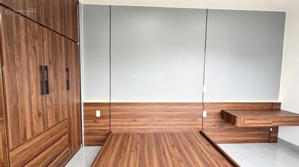 Sốc chỉ 3 tỷ 180 triệu nhà 4 tầng 42,5m2 ngõ thông 5m cam lộ, hùng vương