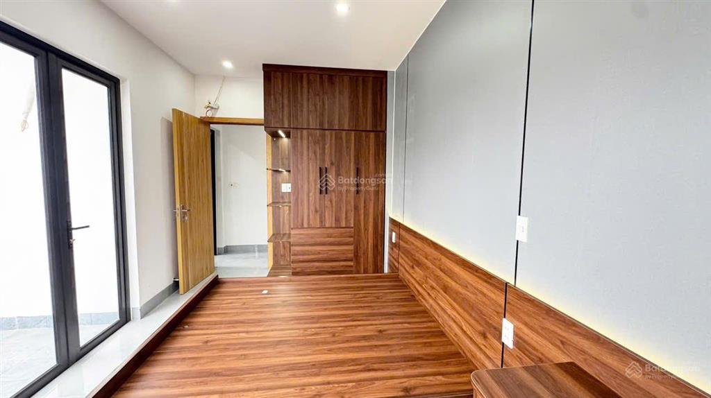 Sốc chỉ 3 tỷ 180 triệu nhà 4 tầng 42,5m2 ngõ thông 5m cam lộ, hùng vương