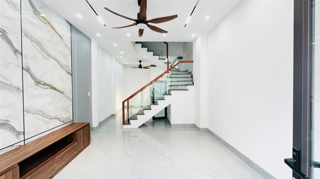 Sốc chỉ 3 tỷ 180 triệu nhà 4 tầng 42,5m2 ngõ thông 5m cam lộ, hùng vương