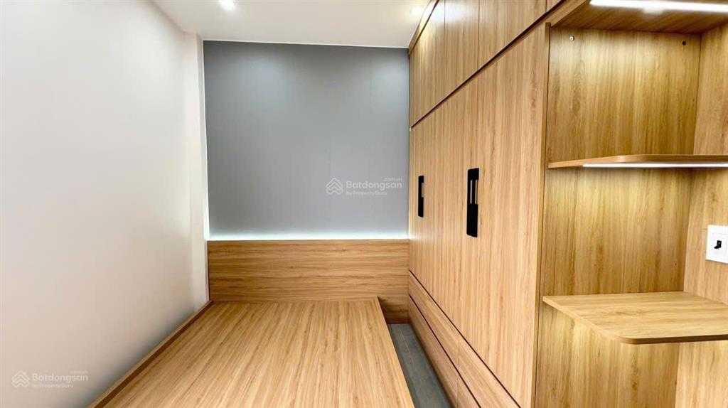 Sốc chỉ 3 tỷ 180 triệu nhà 4 tầng 42,5m2 ngõ thông 5m cam lộ, hùng vương
