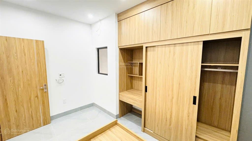 Sốc chỉ 3 tỷ 180 triệu nhà 4 tầng 42,5m2 ngõ thông 5m cam lộ, hùng vương