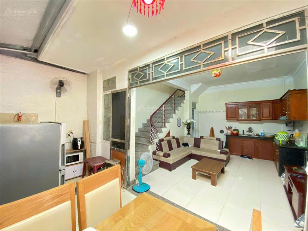 Cực hiếm nhà 3 tầng trung tâm sở dầu 45m2, ô tô đỗ cửa chỉ 2,1 tỷ