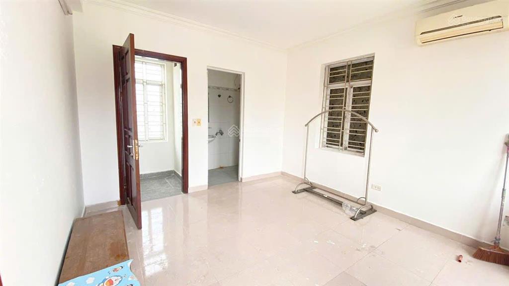 Cực hiếm nhà 3 tầng trung tâm sở dầu 45m2, ô tô đỗ cửa chỉ 2,1 tỷ