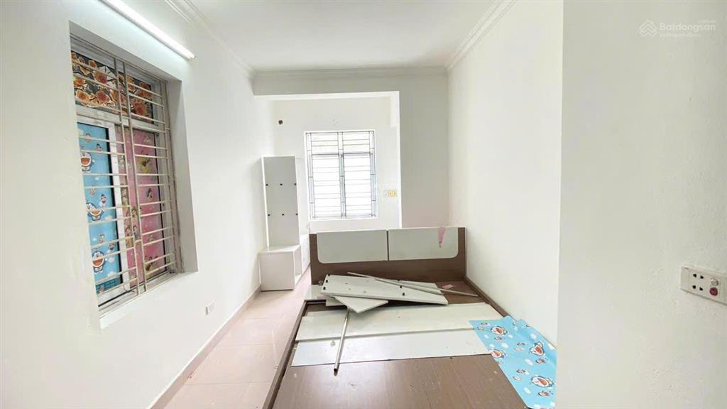 Cực hiếm nhà 3 tầng trung tâm sở dầu 45m2, ô tô đỗ cửa chỉ 2,1 tỷ