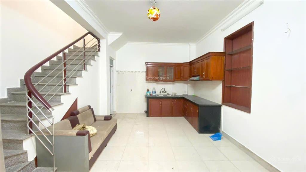 Cực hiếm nhà 3 tầng trung tâm sở dầu 45m2, ô tô đỗ cửa chỉ 2,1 tỷ