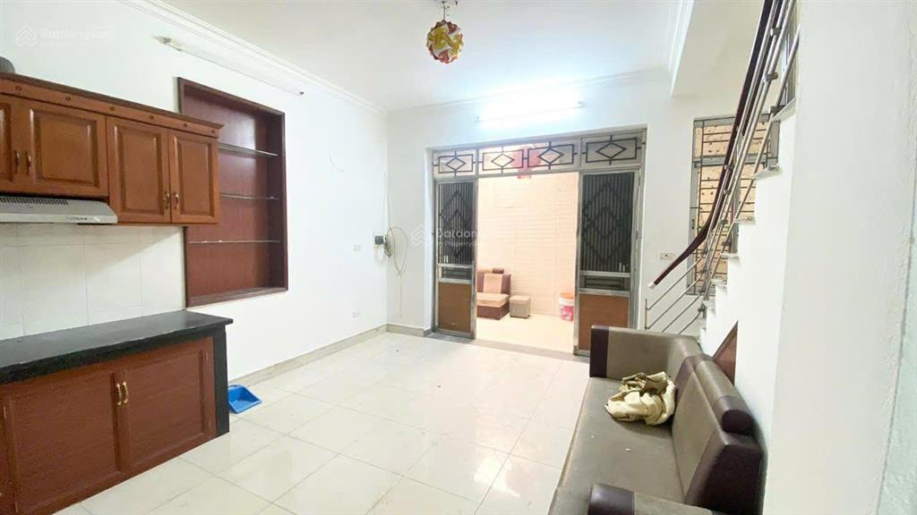 Cực hiếm nhà 3 tầng trung tâm sở dầu 45m2, ô tô đỗ cửa chỉ 2,1 tỷ