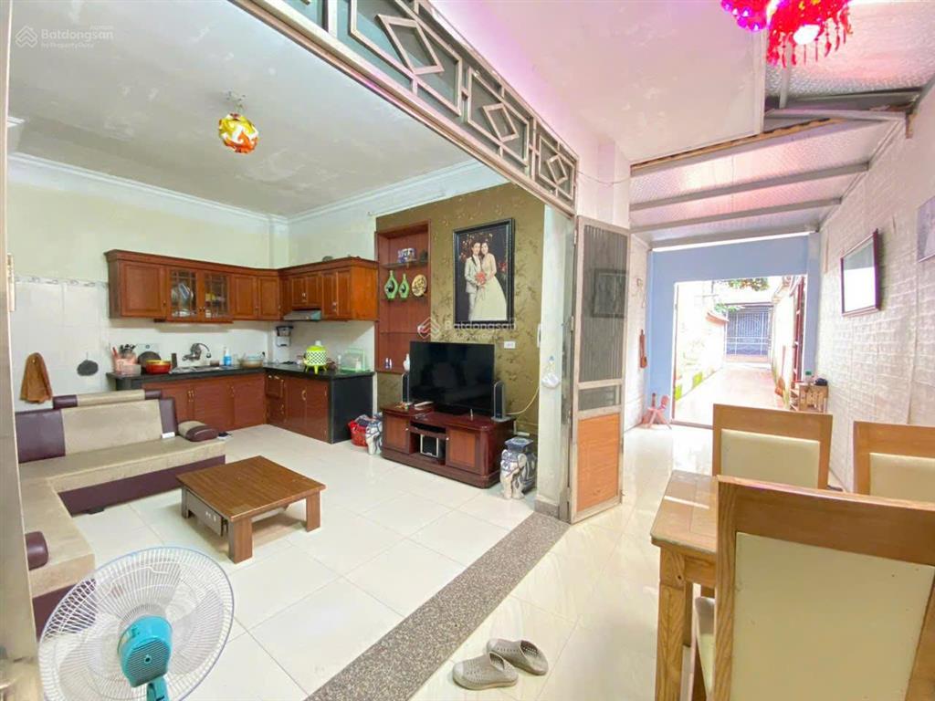 Cực hiếm nhà 3 tầng trung tâm sở dầu 45m2, ô tô đỗ cửa chỉ 2,1 tỷ