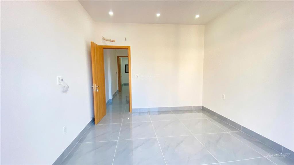 Sốc nhà 3 tầng 56m2 ngõ thông 5m, ngay ub hùng vương, hồng bàng, oto đỗ cửa