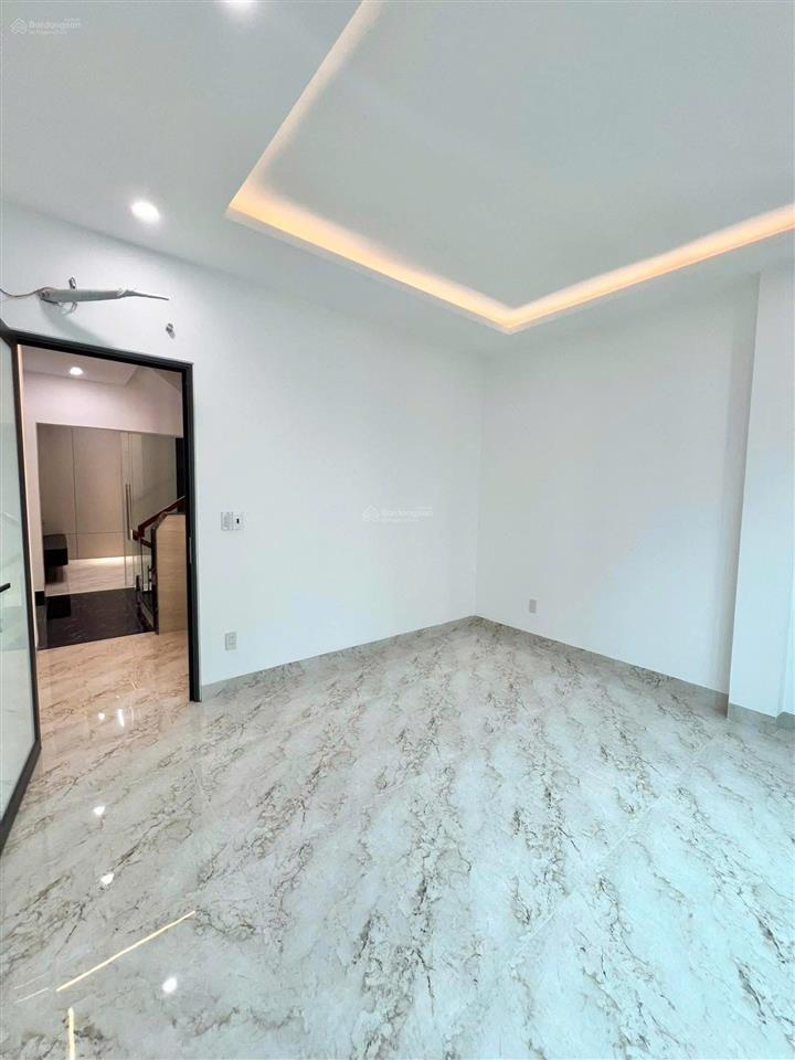 Chỉ 4,5 tỷ nhà 4 tầng cực đẹp khu tđc ngay chợ sở dầu, hồng bàng