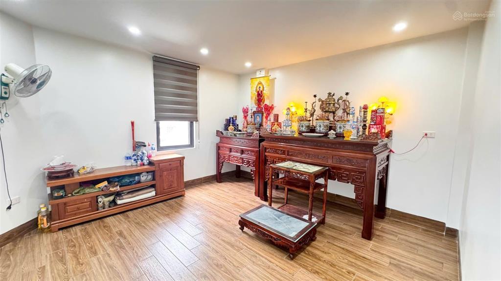Cực hiếm nhà 3 tầng 71m2 sân cổng 3 tầng cực đẹp, lam sơn, lán bè, ngay chợ cực tiện