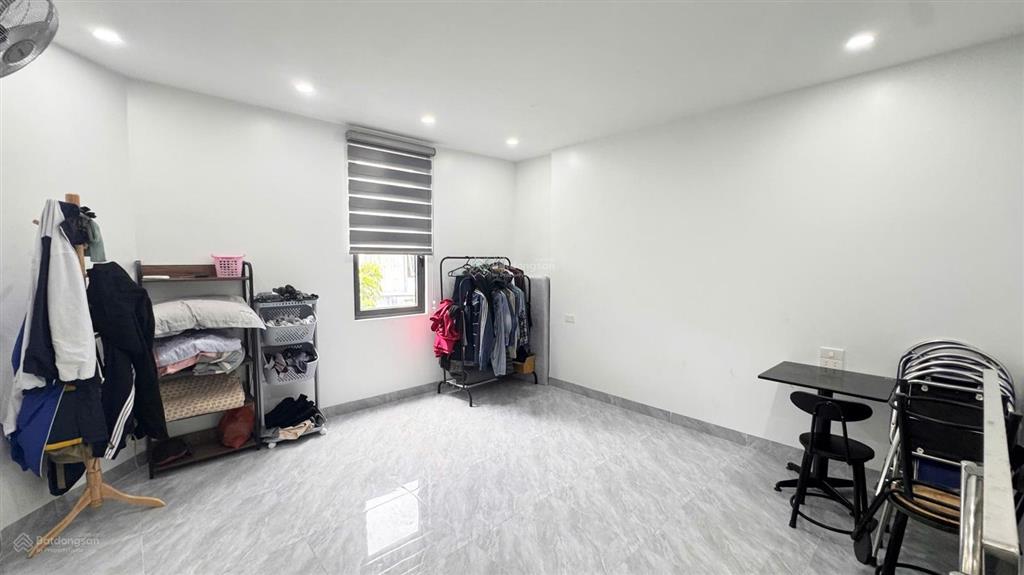 Cực hiếm nhà 3 tầng 71m2 sân cổng 3 tầng cực đẹp, lam sơn, lán bè, ngay chợ cực tiện