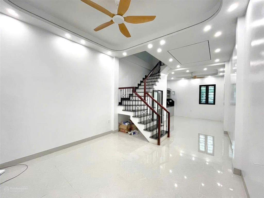 Siêu rẻ nhà 3 tầng 41m2 trung tâm hùng vương, hồng bàng, chỉ hơn 2 tỷ xíu