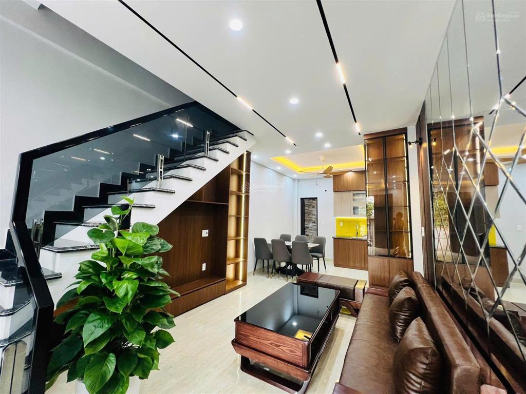 Siêu rẻ nhà 3 tầng 57m2 ngõ thông oto đỗ cửa ngay trường học cấp 1 chỉ hơn 3 tỷ xíu