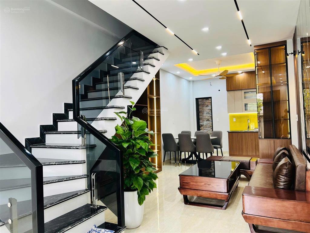 Siêu rẻ nhà 3 tầng 57m2 ngõ thông oto đỗ cửa ngay trường học cấp 1 chỉ hơn 3 tỷ xíu