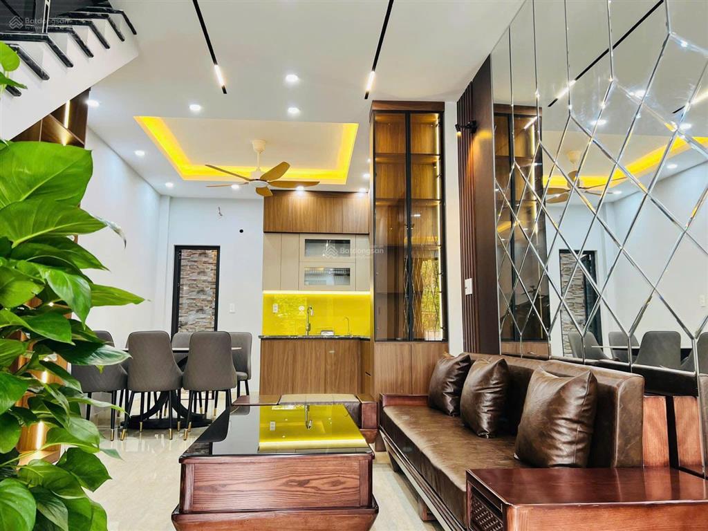 Siêu rẻ nhà 3 tầng 57m2 ngõ thông oto đỗ cửa ngay trường học cấp 1 chỉ hơn 3 tỷ xíu