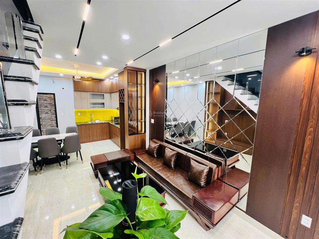 Siêu rẻ nhà 3 tầng 57m2 ngõ thông oto đỗ cửa ngay trường học cấp 1 chỉ hơn 3 tỷ xíu
