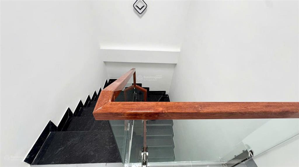 Cực sốc chỉ 2,88 tỷ nhà 4 tầng ngõ thông ô tô đỗ cửa ngay trường cấp 1 hùng vương, hồng bàng hp