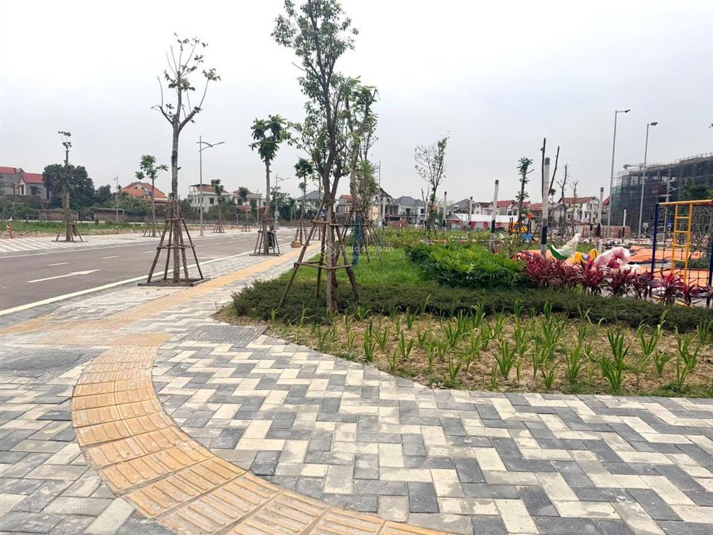 Hiếm có 1 lô ngoại giao áp góc bích sơn central point, view công viên, giá chỉ nhỉnh 3 tỷ