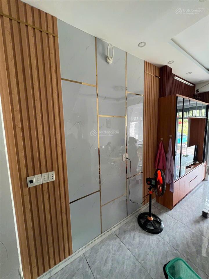 Nhà đẹp gần vinhomes q9  đường ô tô né  giá 4,95 tỷ