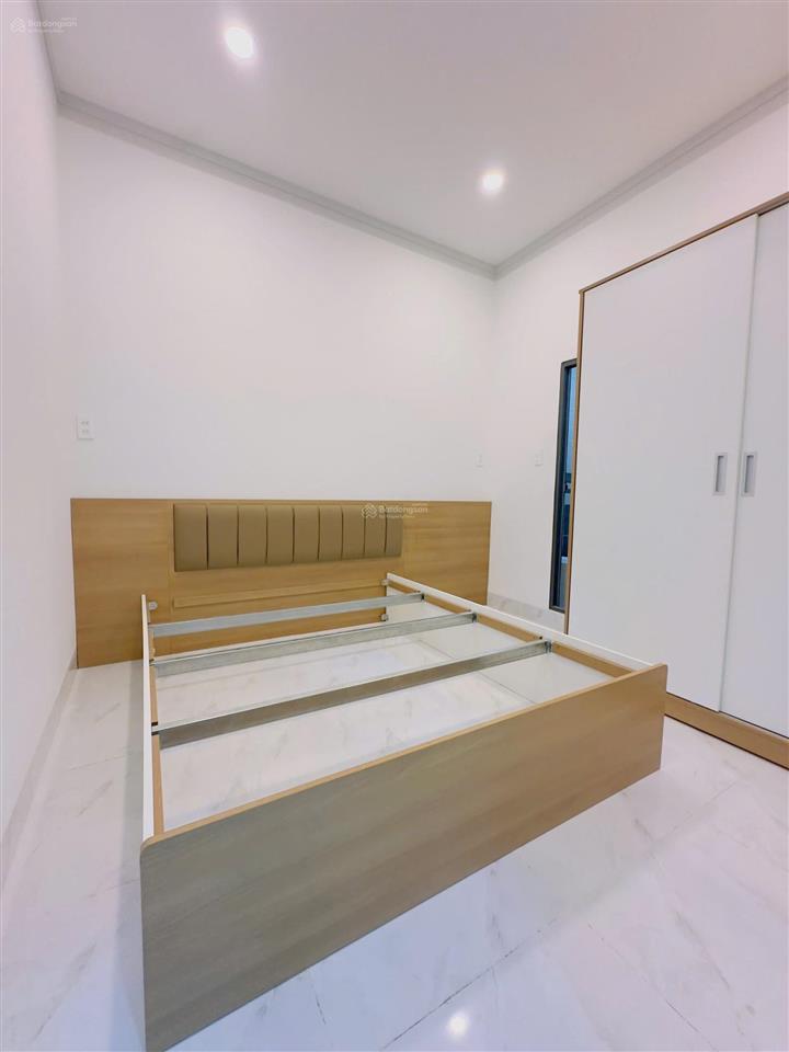 Bán nhà đối diện gigamall mặt tiền đường nhỉnh 7 ty