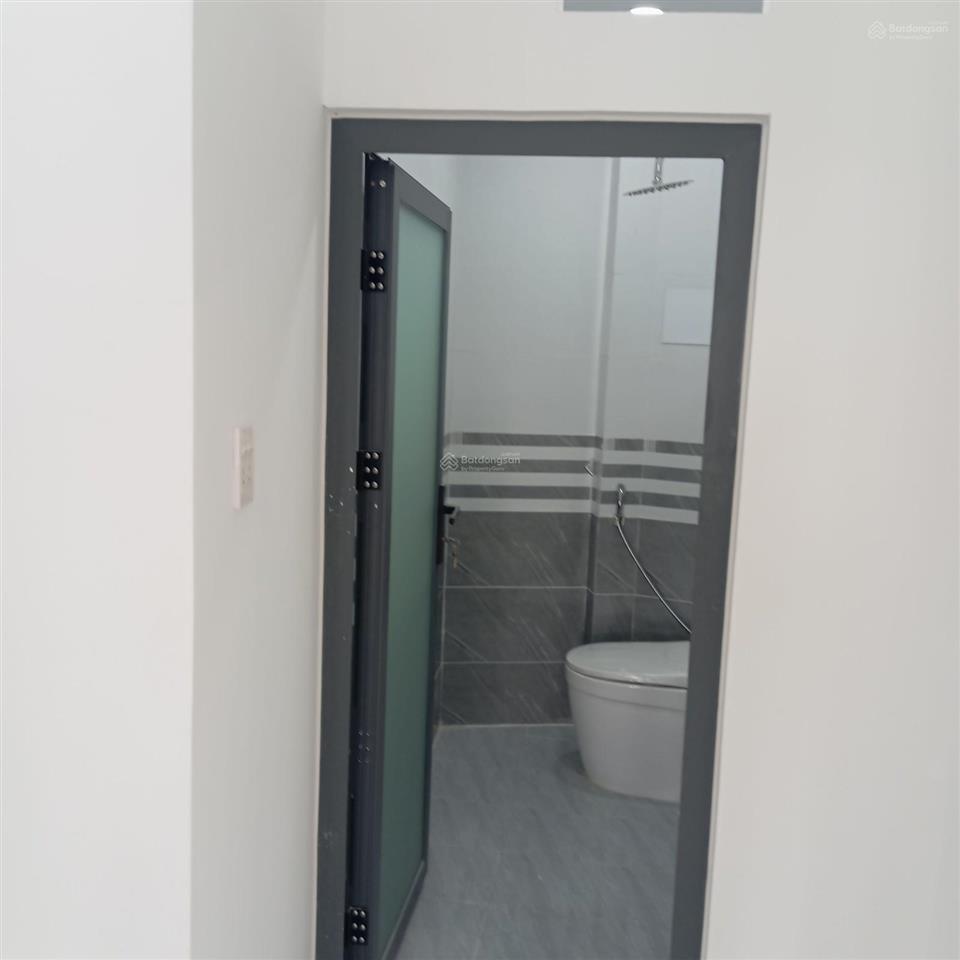 Cần vốn kinh doanh bán nhà mới xây hẻm xe 3 gác thông thoáng cách chợ 15m