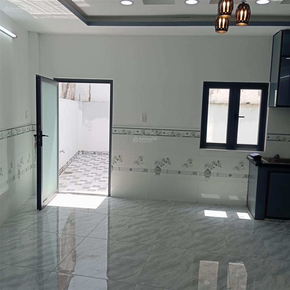 Cần vốn kinh doanh bán nhà mới xây hẻm xe 3 gác thông thoáng cách chợ 15m