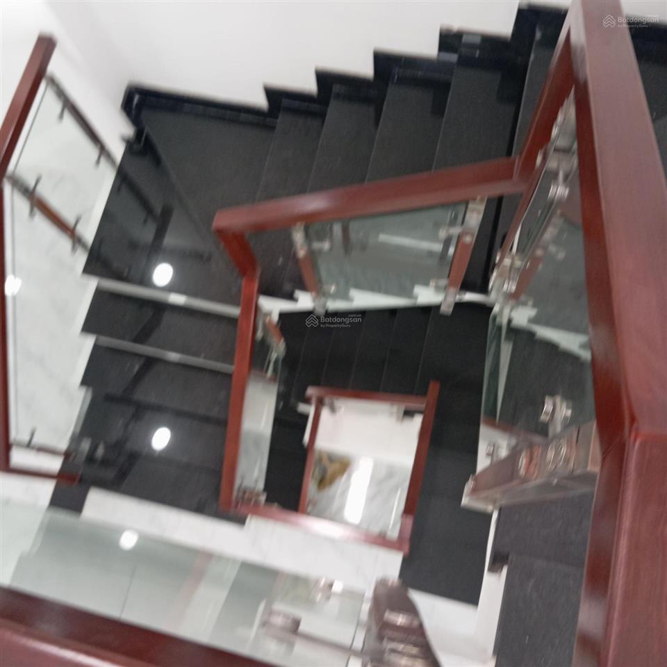 Cần vốn kinh doanh bán nhà mới xây hẻm xe 3 gác thông thoáng cách chợ 15m