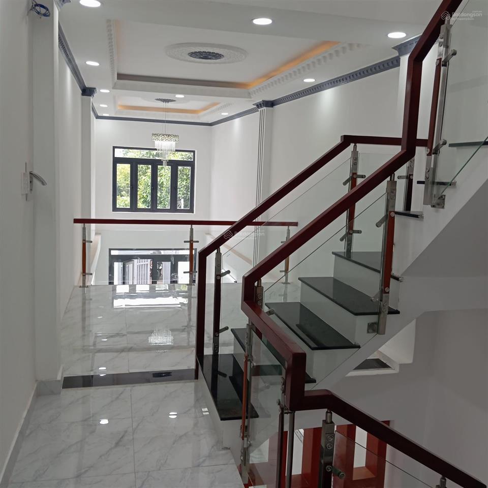 Cần vốn kinh doanh bán nhà mới xây hẻm xe 3 gác thông thoáng cách chợ 15m